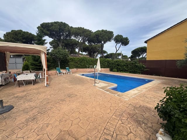 3 bedroom Villa for sale in Toledo city with pool garage - € 268,000 (Ref: 9987376)