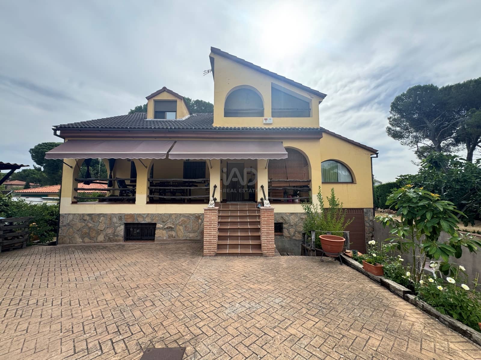 3 bedroom Villa for sale in Toledo city with pool garage - € 268,000 (Ref: 9987376)