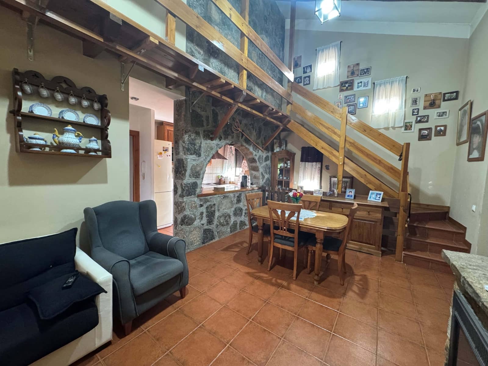 3 bedroom Villa for sale in Toledo city with pool garage - € 268,000 (Ref: 9987376)