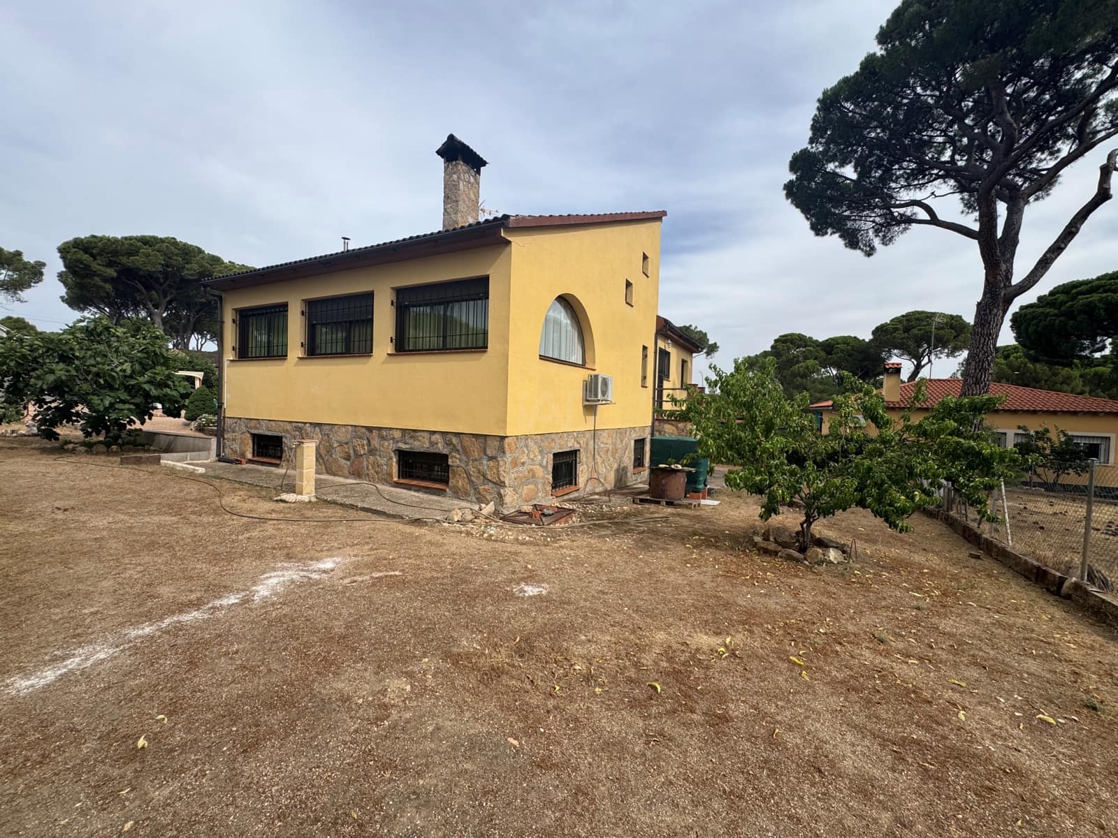 3 bedroom Villa for sale in Toledo city with pool garage - € 268,000 (Ref: 9987376)