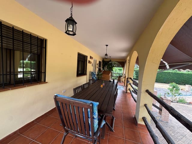 3 bedroom Villa for sale in Toledo city with pool garage - € 268,000 (Ref: 9987376)