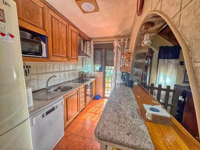 3 bedroom Villa for sale in Toledo city with pool garage - € 268,000 (Ref: 9987376)