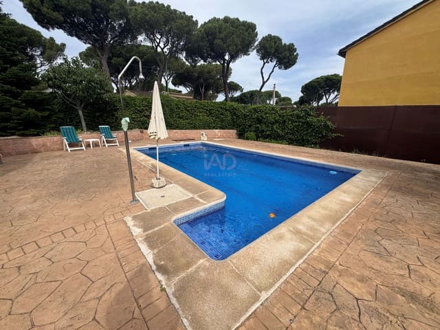 3 bedroom Villa for sale in Toledo city with pool garage - € 268,000 (Ref: 9987376)