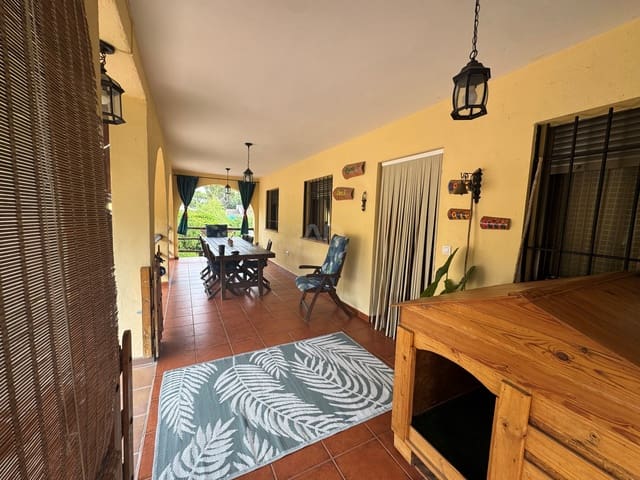 3 bedroom Villa for sale in Toledo city with pool garage - € 268,000 (Ref: 9987376)