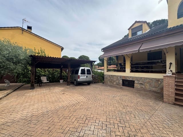 3 bedroom Villa for sale in Toledo city with pool garage - € 268,000 (Ref: 9987376)