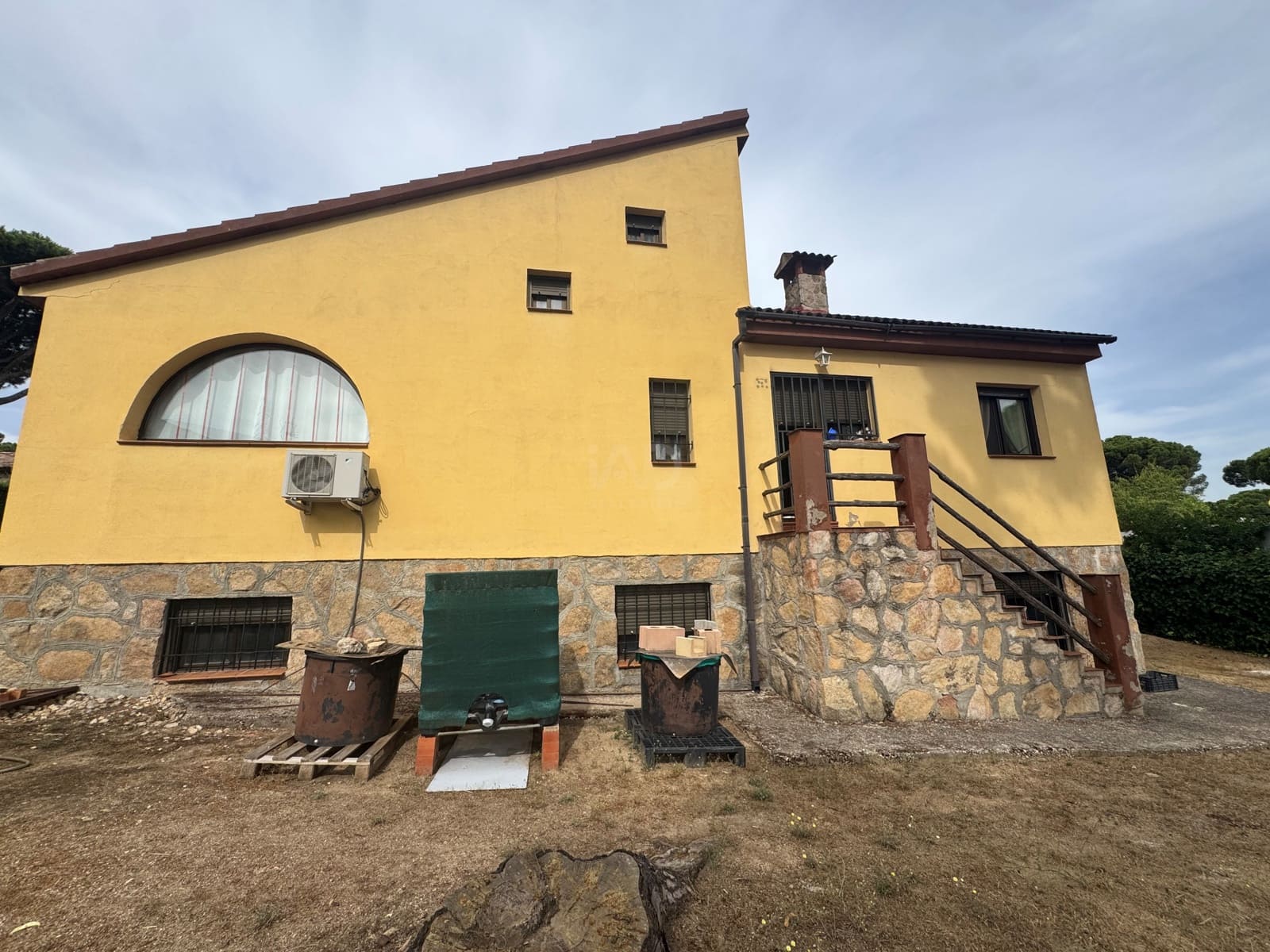 3 bedroom Villa for sale in Toledo city with pool garage - € 268,000 (Ref: 9987376)