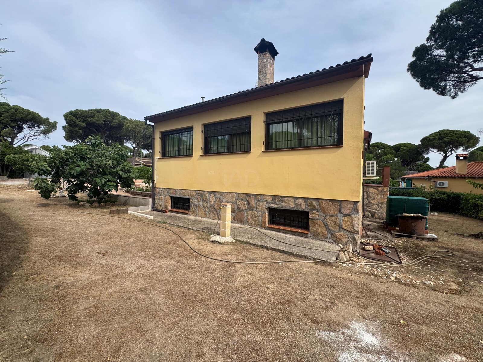 3 bedroom Villa for sale in Toledo city with pool garage - € 268,000 (Ref: 9987376)