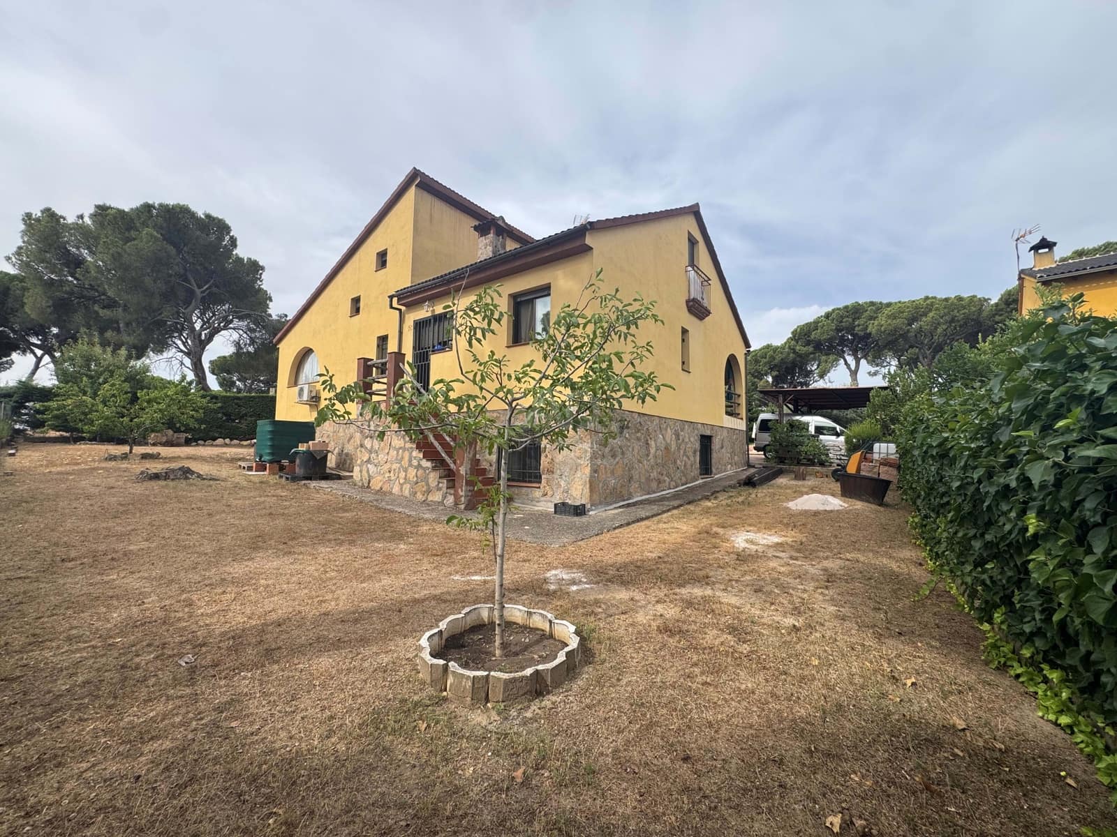 3 bedroom Villa for sale in Toledo city with pool garage - € 268,000 (Ref: 9987376)