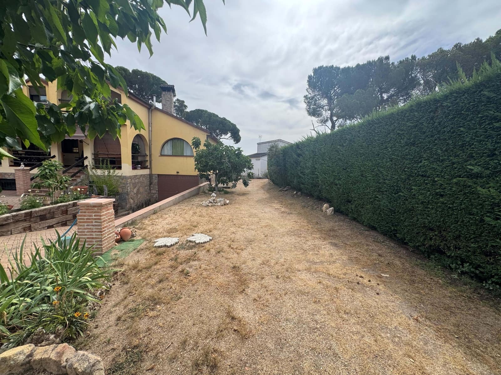 3 bedroom Villa for sale in Toledo city with pool garage - € 268,000 (Ref: 9987376)