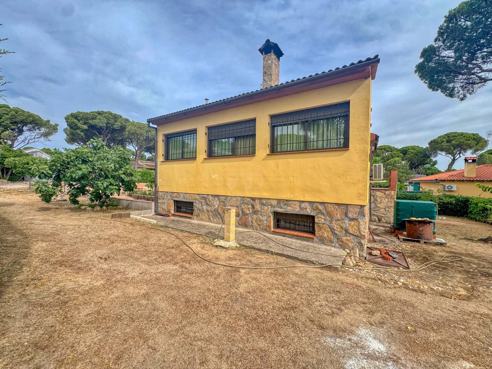 3 bedroom Villa for sale in Toledo city with pool garage - € 268,000 (Ref: 9987376)