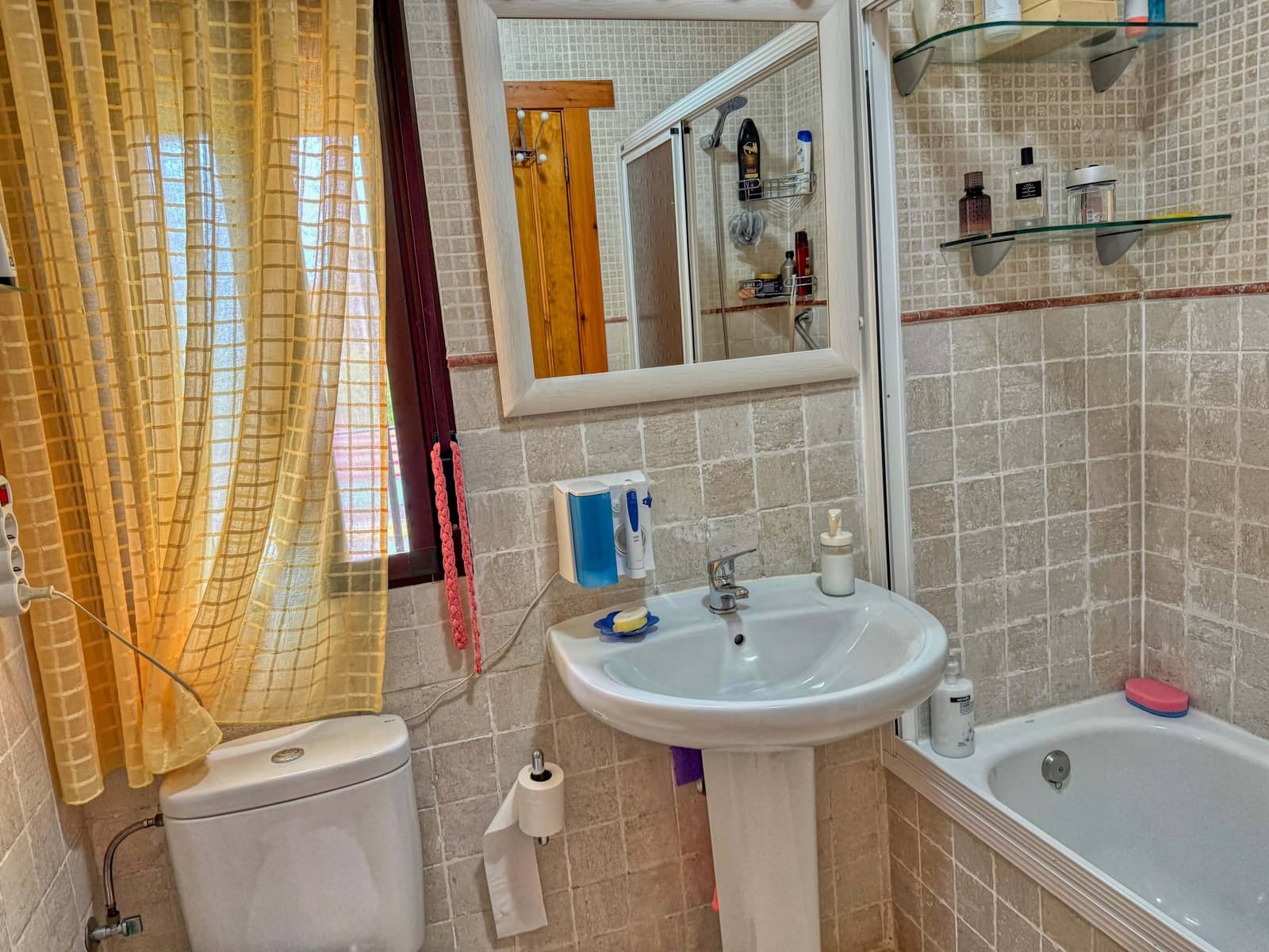 3 bedroom Villa for sale in Toledo city with pool garage - € 268,000 (Ref: 9987376)