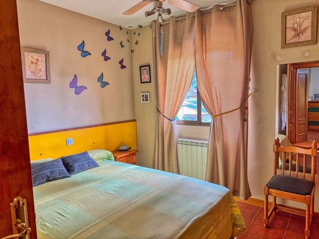3 bedroom Villa for sale in Toledo city with pool garage - € 268,000 (Ref: 9987376)