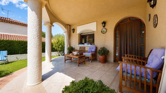 3 soveværelse Byhus til salg i Tarragona by med swimmingpool garage - € 535.000 (Ref: 9987378)