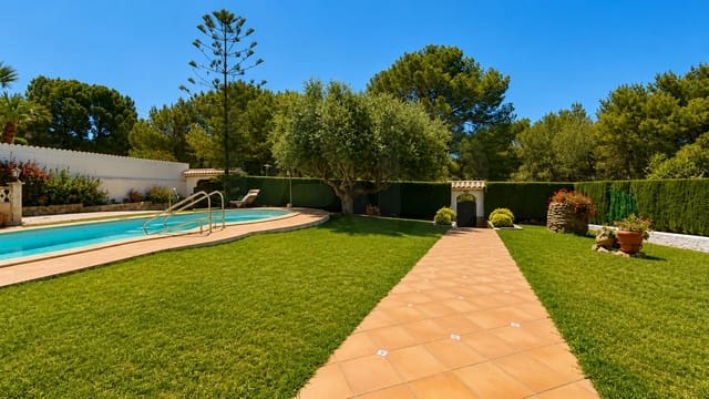 3 soveværelse Byhus til salg i Tarragona by med swimmingpool garage - € 535.000 (Ref: 9987378)