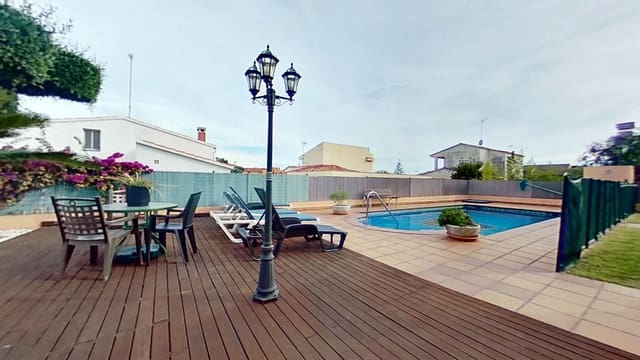 4 soverom Hus til salgs i Tarragona by med svømmebasseng garasje - € 565 000 (Ref: 9987379)