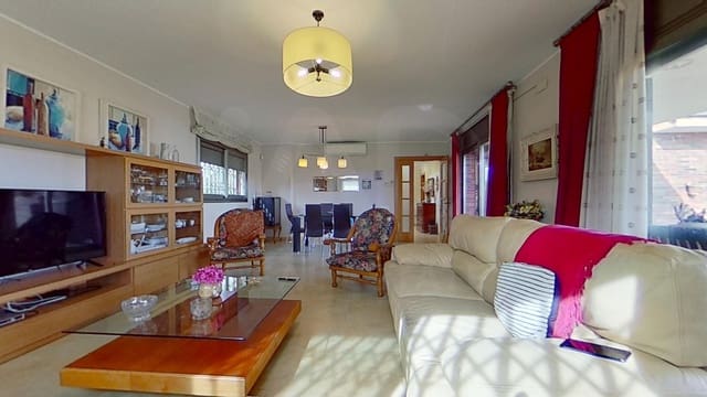 4 soverom Hus til salgs i Tarragona by med svømmebasseng garasje - € 565 000 (Ref: 9987379)