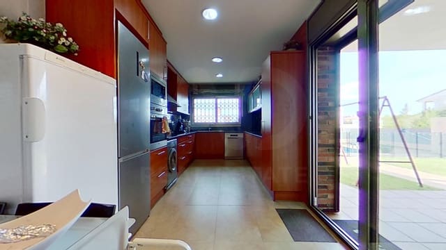 4 soverom Hus til salgs i Tarragona by med svømmebasseng garasje - € 565 000 (Ref: 9987379)