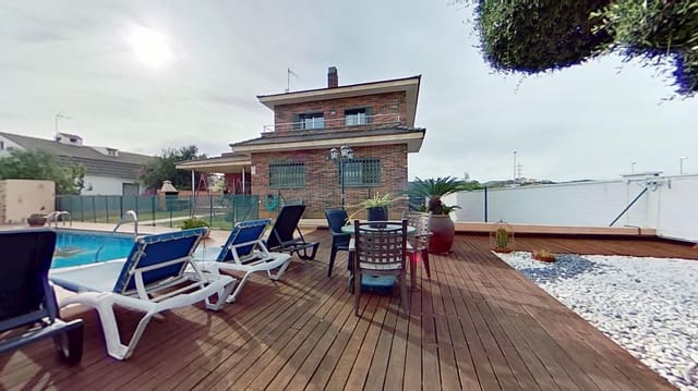 4 soverom Hus til salgs i Tarragona by med svømmebasseng garasje - € 565 000 (Ref: 9987379)