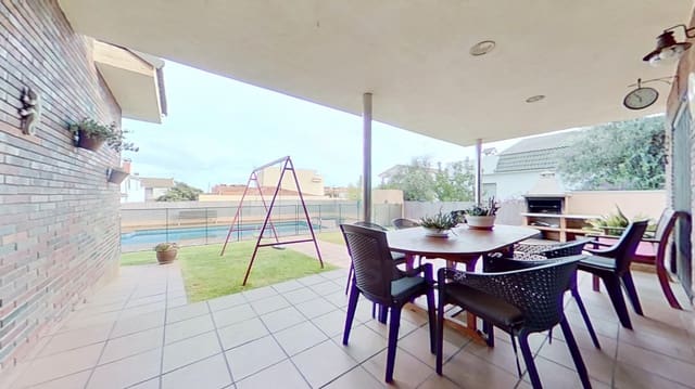4 soverom Hus til salgs i Tarragona by med svømmebasseng garasje - € 565 000 (Ref: 9987379)
