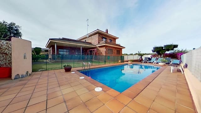 4 soverom Hus til salgs i Tarragona by med svømmebasseng garasje - € 565 000 (Ref: 9987379)