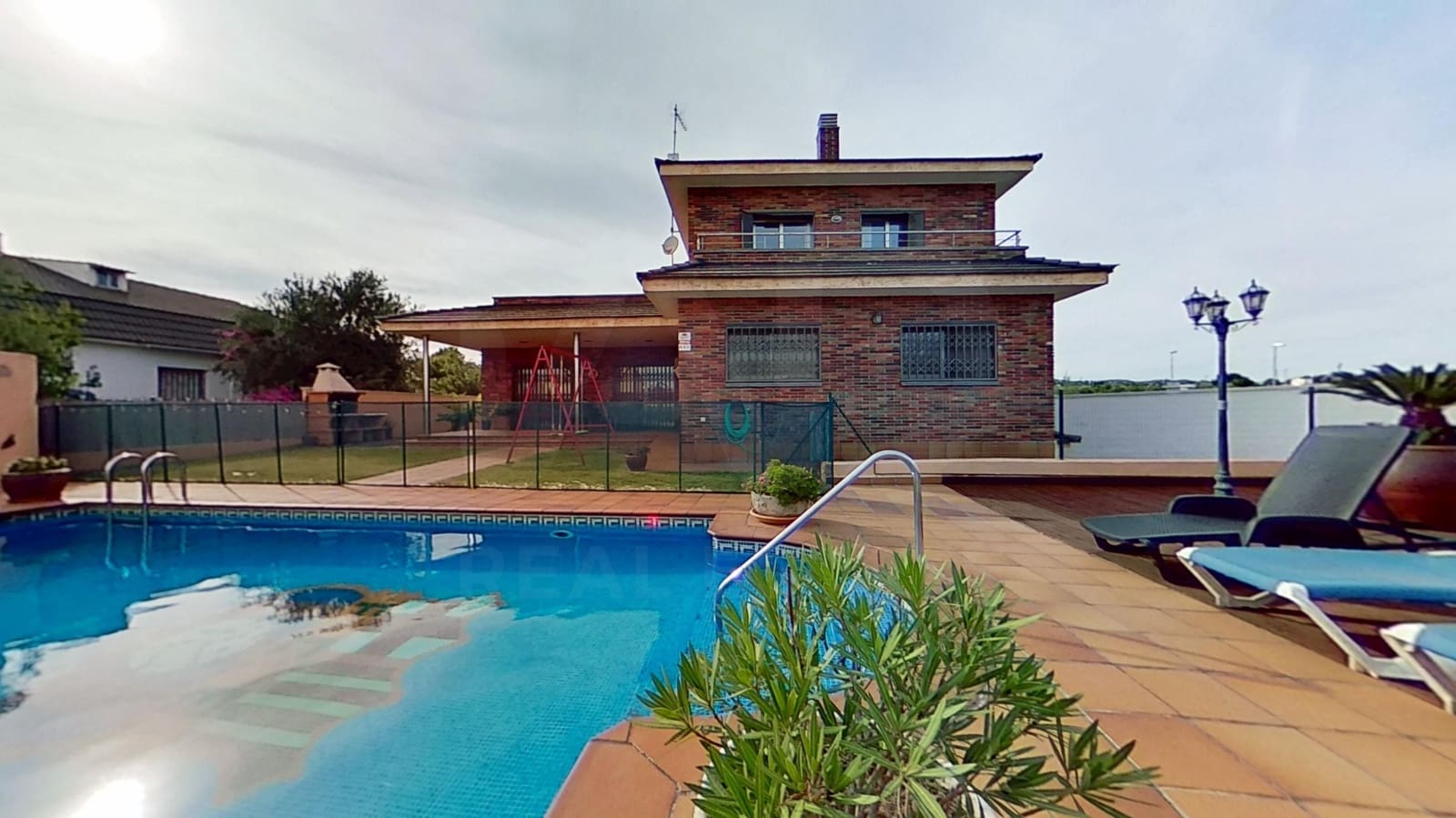 4 sypialnia Dom na sprzedaż w Miasto Tarragona z basenem garażem - 565 000 € (Ref: 9987379)