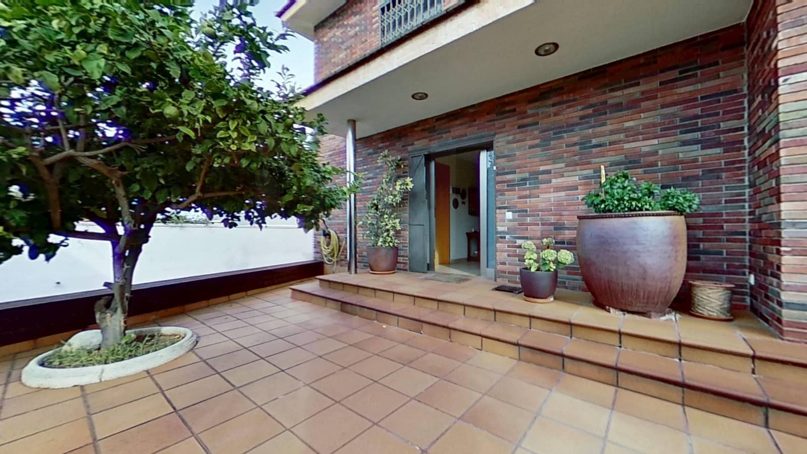 4 sypialnia Dom na sprzedaż w Miasto Tarragona z basenem garażem - 565 000 € (Ref: 9987379)