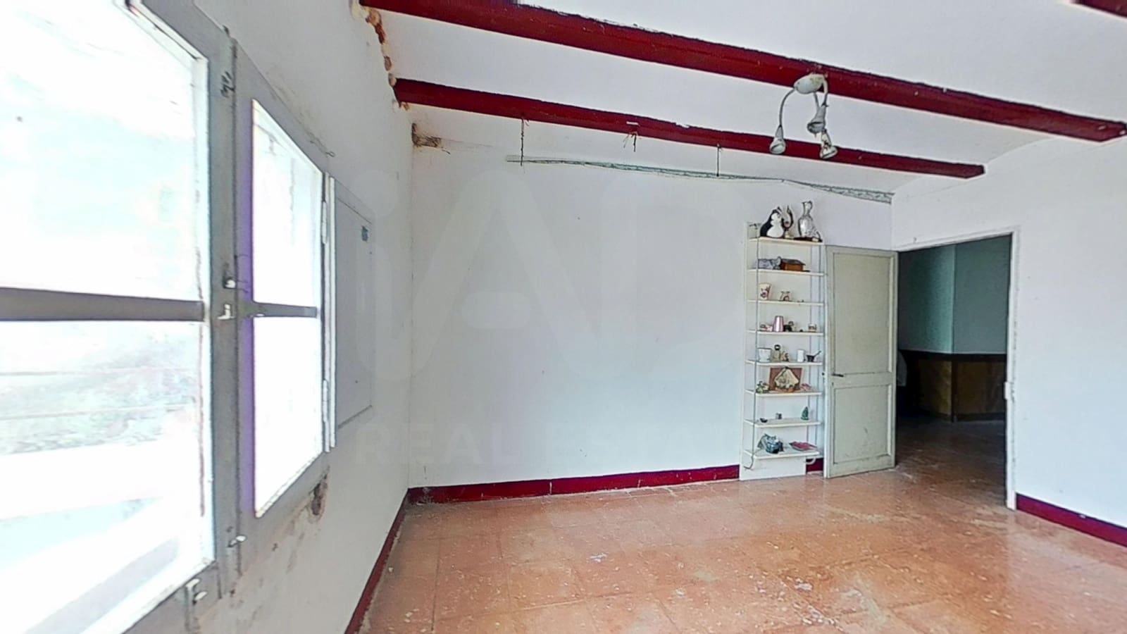 9 bedroom Townhouse for sale in Tarragona city with garage - € 100,000 (Ref: 9987381)