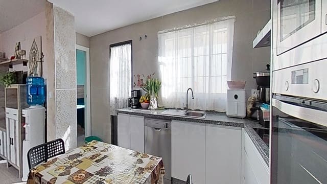 4 sovrum Hus till salu i Sevilla stad - 149 000 € (Ref: 9987386)