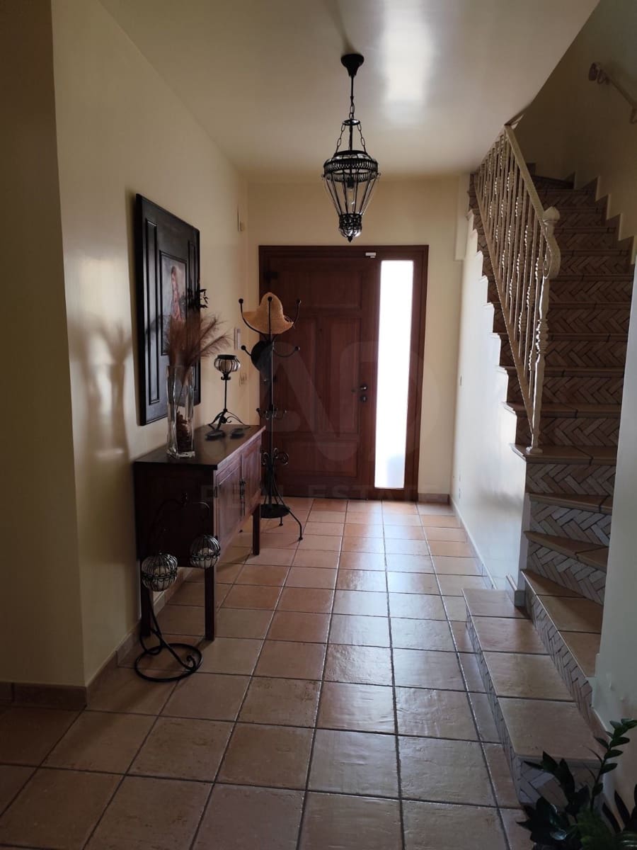 Chalet de 3 habitaciones en Huelva ciudad en venta con piscina - 480.000 € (Ref: 9987390)