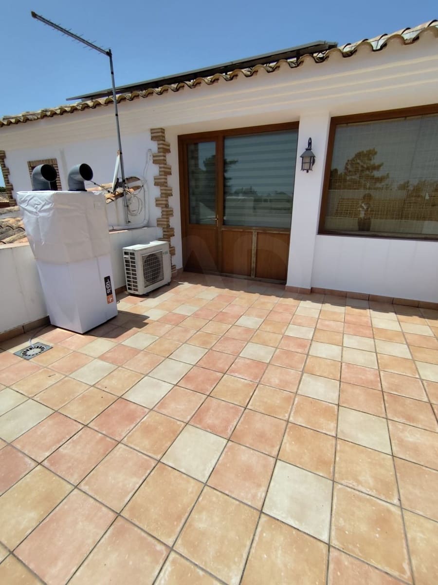 Chalet de 3 habitaciones en Huelva ciudad en venta con piscina - 480.000 € (Ref: 9987390)