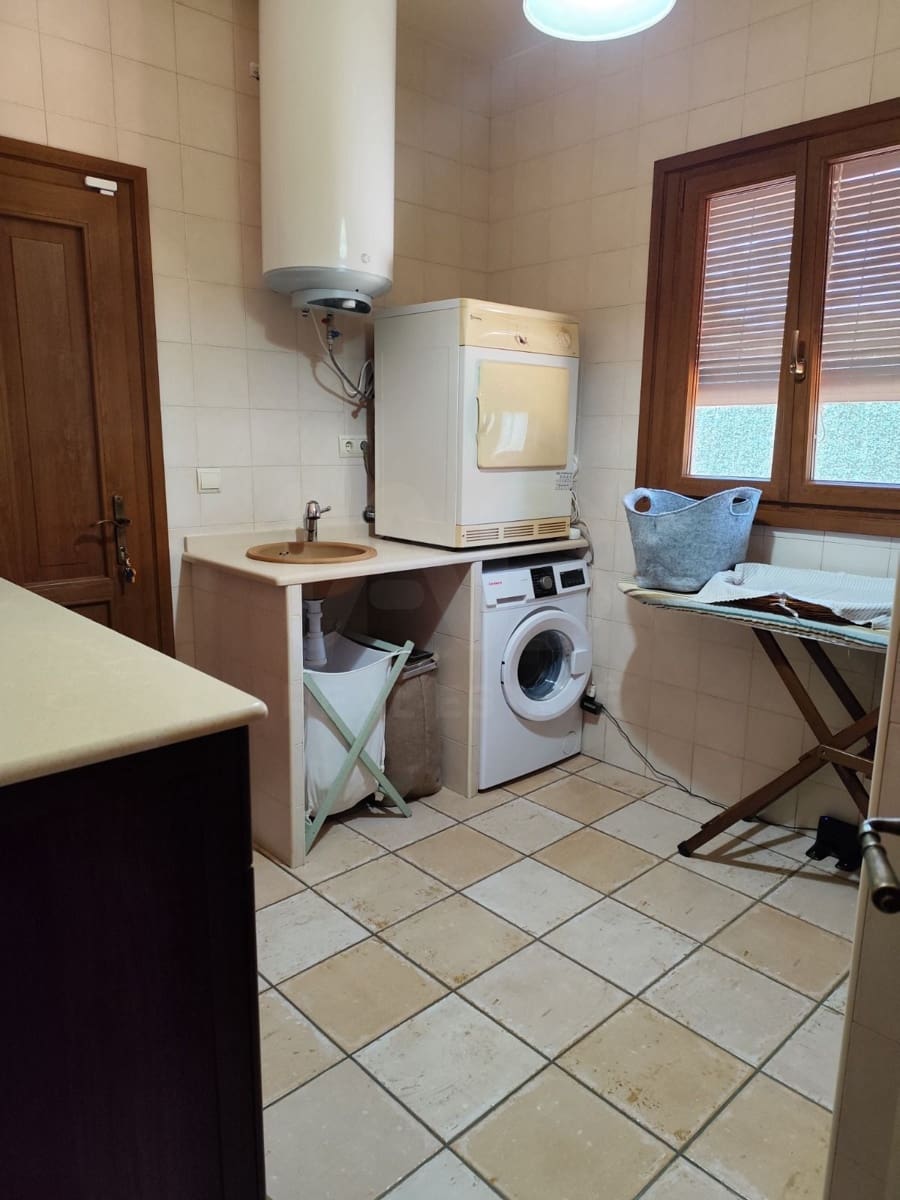 Chalet de 3 habitaciones en Huelva ciudad en venta con piscina - 480.000 € (Ref: 9987390)