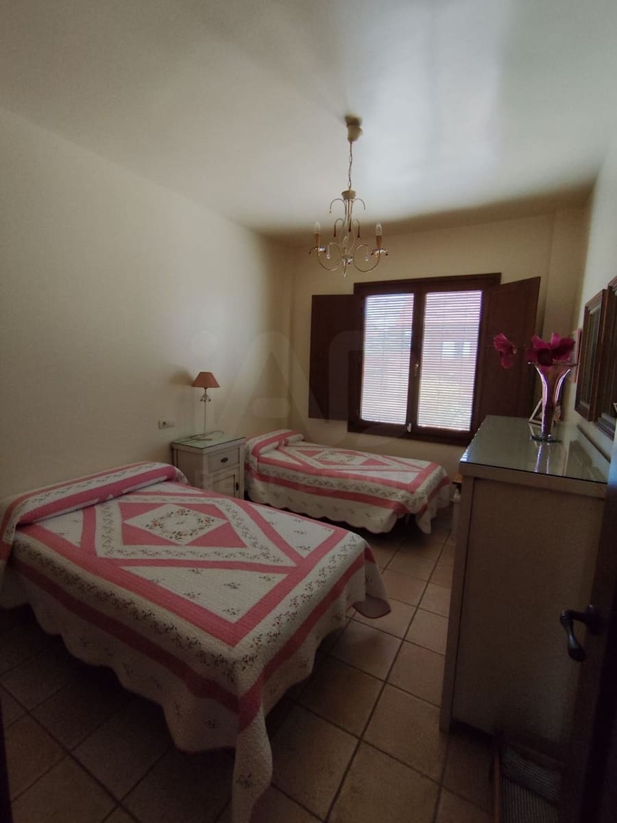 Chalet de 3 habitaciones en Huelva ciudad en venta con piscina - 480.000 € (Ref: 9987390)