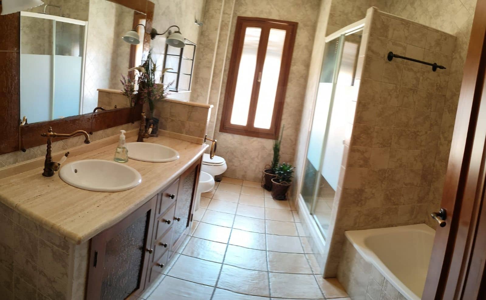Chalet de 3 habitaciones en Huelva ciudad en venta con piscina - 480.000 € (Ref: 9987390)