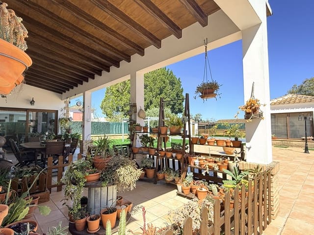 Chalet de 3 habitaciones en Huelva ciudad en venta con piscina - 480.000 € (Ref: 9987390)