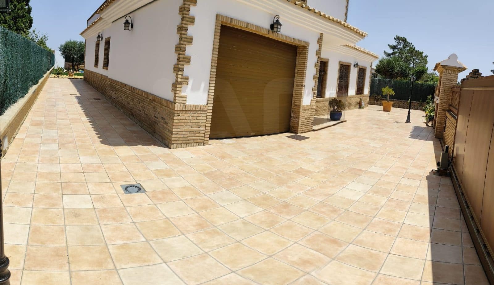 Chalet de 3 habitaciones en Huelva ciudad en venta con piscina - 480.000 € (Ref: 9987390)
