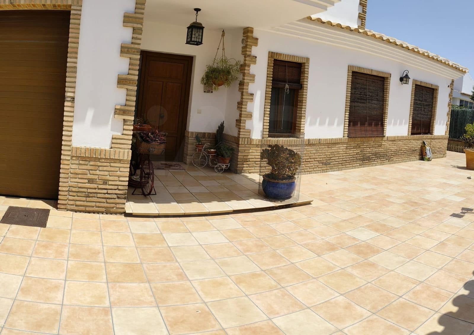 Chalet de 3 habitaciones en Huelva ciudad en venta con piscina - 480.000 € (Ref: 9987390)