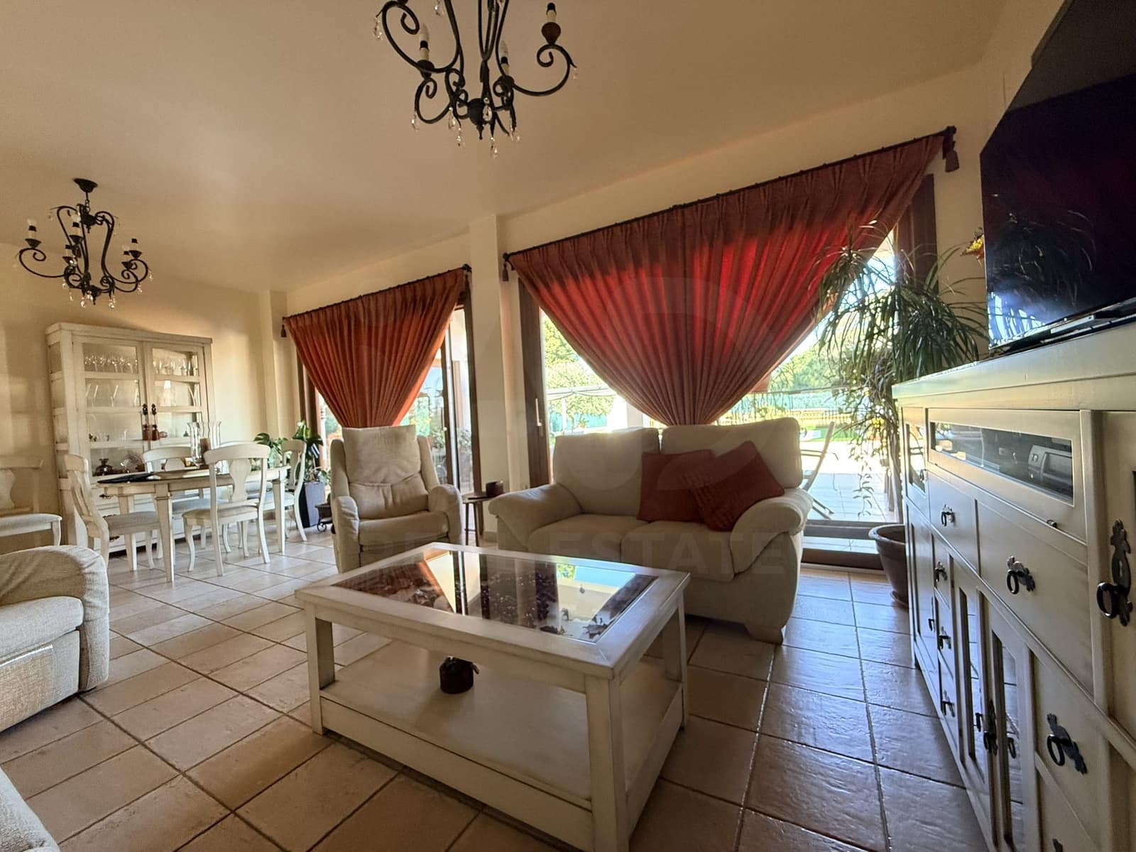 Chalet de 3 habitaciones en Huelva ciudad en venta con piscina - 480.000 € (Ref: 9987390)