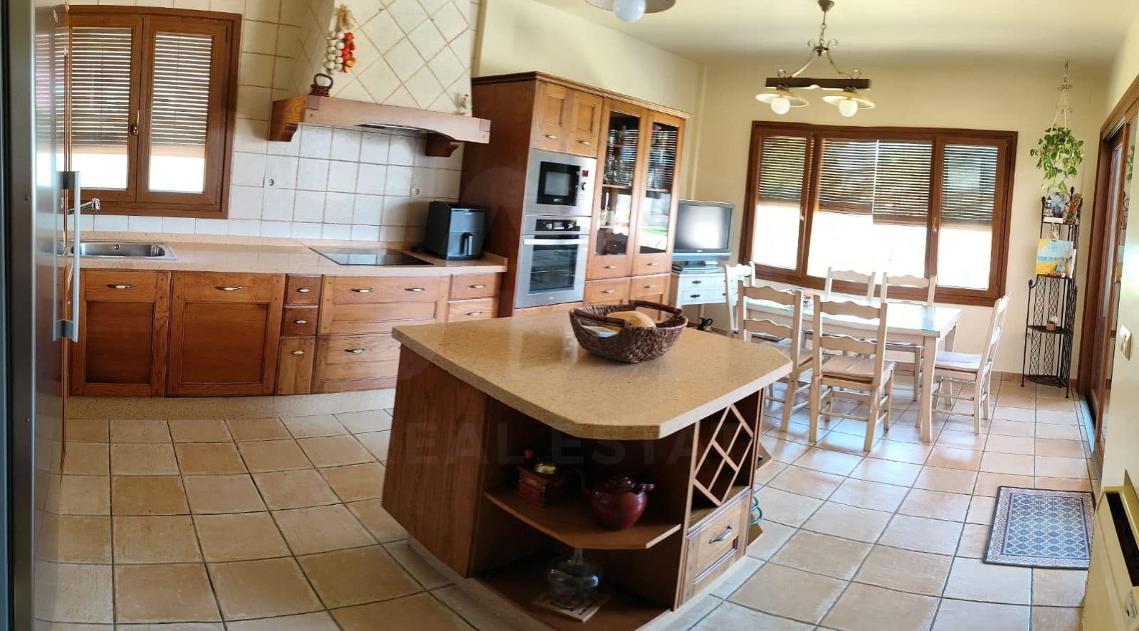 Chalet de 3 habitaciones en Huelva ciudad en venta con piscina - 480.000 € (Ref: 9987390)