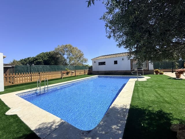 Chalet de 3 habitaciones en Huelva ciudad en venta con piscina - 480.000 € (Ref: 9987390)