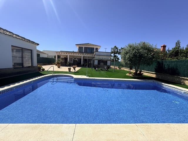 Chalet de 3 habitaciones en Huelva ciudad en venta con piscina - 480.000 € (Ref: 9987390)