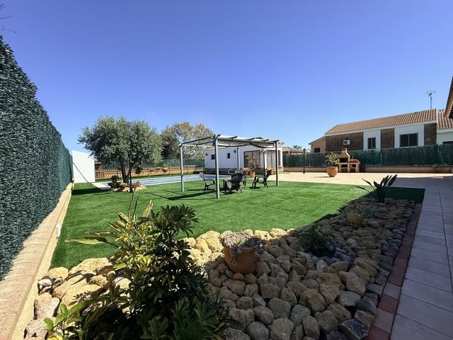 Chalet de 3 habitaciones en Huelva ciudad en venta con piscina - 480.000 € (Ref: 9987390)