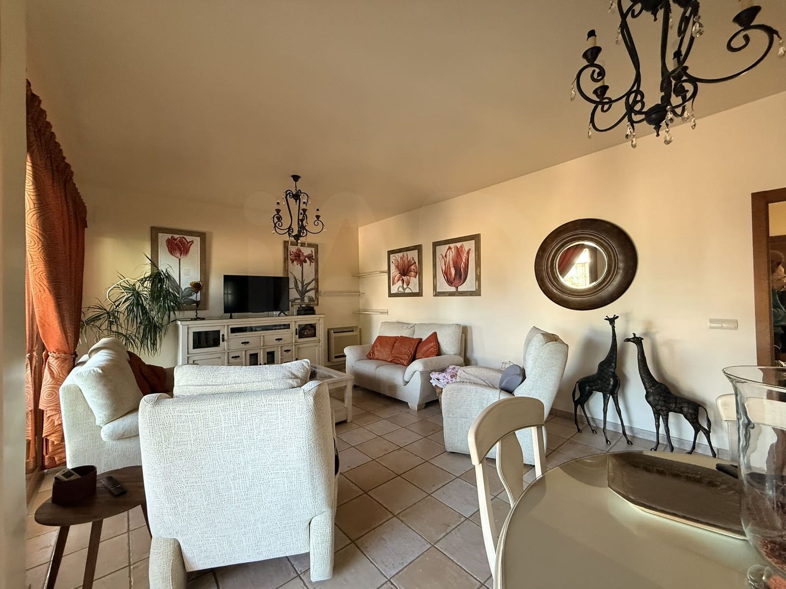 Chalet de 3 habitaciones en Huelva ciudad en venta con piscina - 480.000 € (Ref: 9987390)