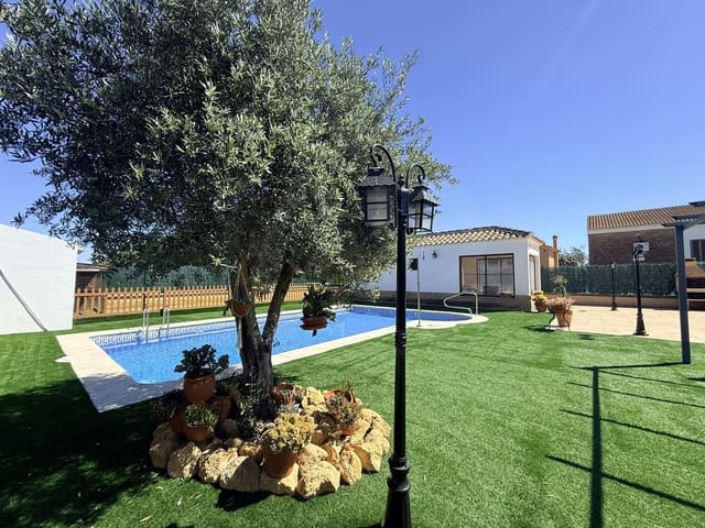 Chalet de 3 habitaciones en Huelva ciudad en venta con piscina - 480.000 € (Ref: 9987390)