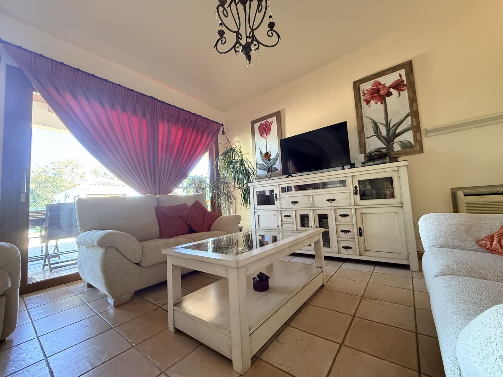 Chalet de 3 habitaciones en Huelva ciudad en venta con piscina - 480.000 € (Ref: 9987390)
