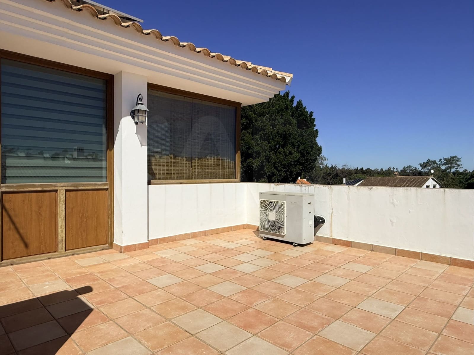 Chalet de 3 habitaciones en Huelva ciudad en venta con piscina - 480.000 € (Ref: 9987390)