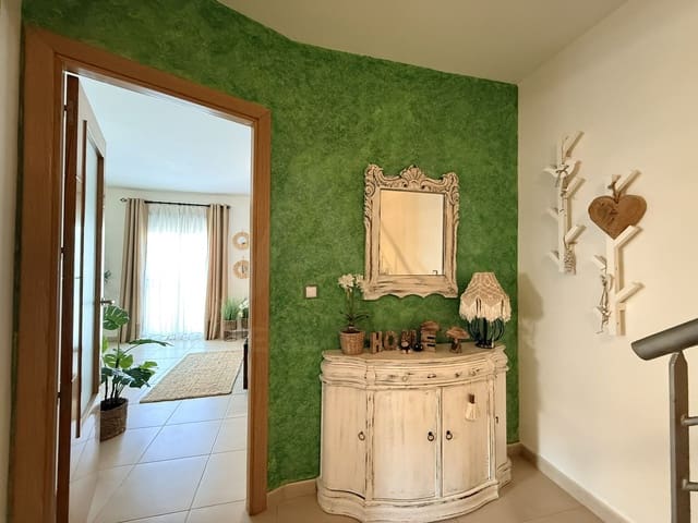 4 soverom Rekkehus til salgs i Huelva by med garasje - € 215 000 (Ref: 9987392)