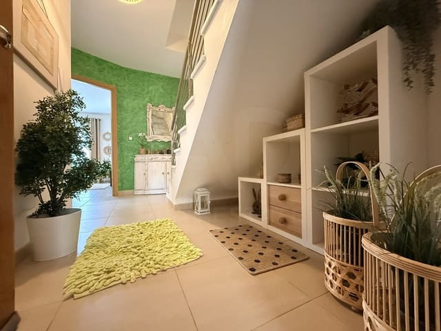 4 soverom Rekkehus til salgs i Huelva by med garasje - € 215 000 (Ref: 9987392)