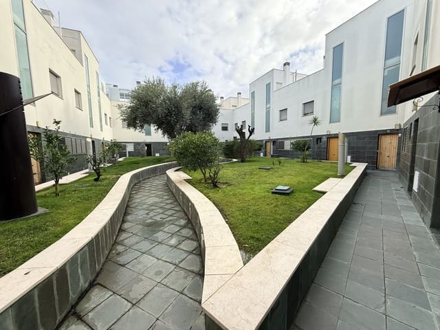 4 soverom Rekkehus til salgs i Huelva by med garasje - € 215 000 (Ref: 9987392)