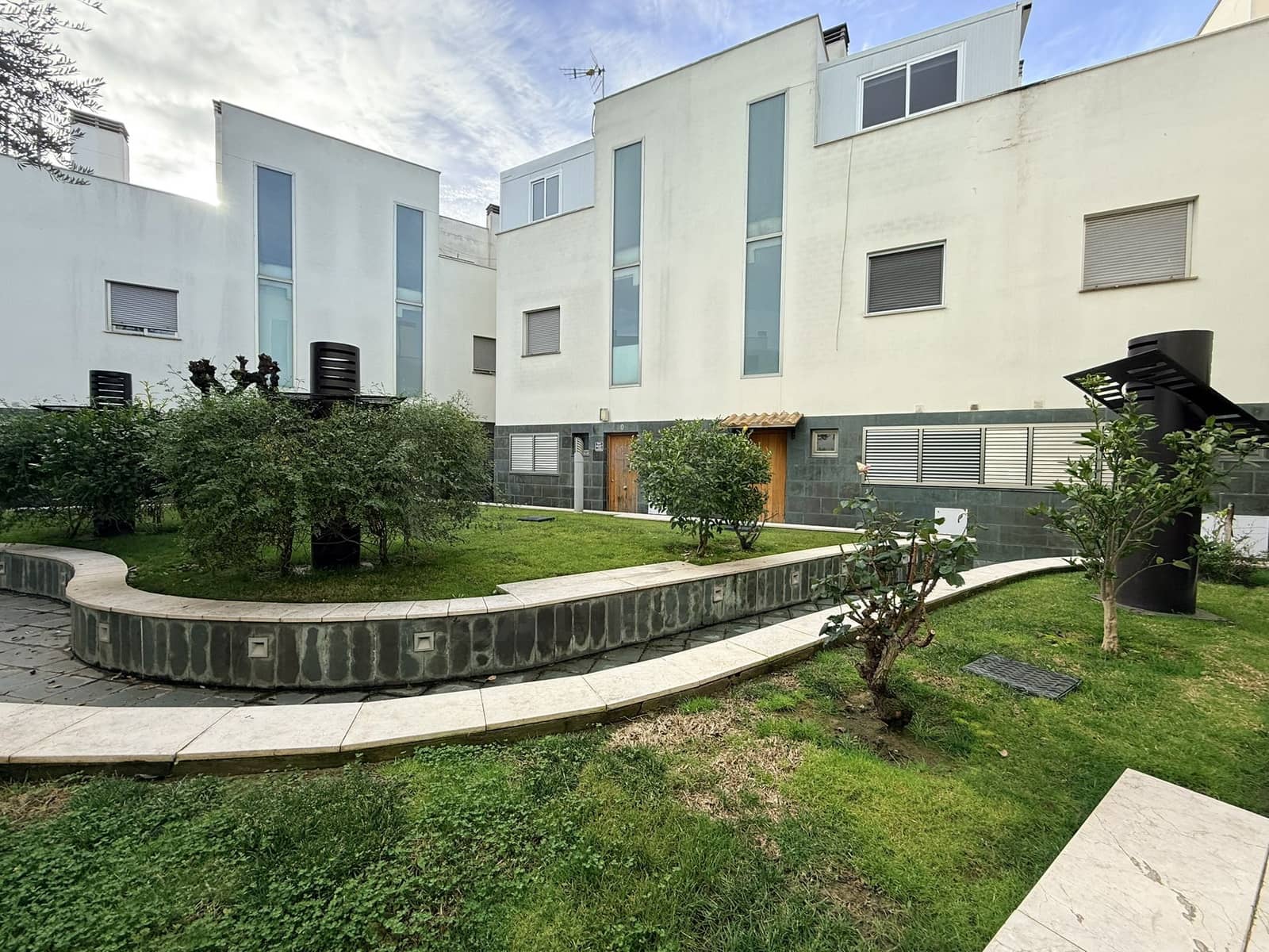 4 sypialnia Dom szeregowy na sprzedaż w Miasto Huelva z garażem - 215 000 € (Ref: 9987392)