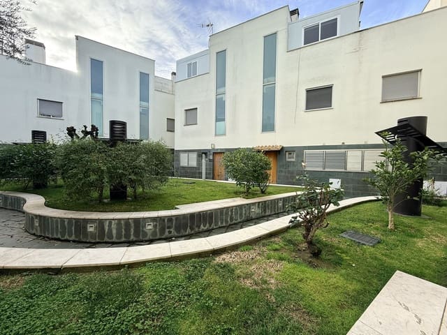 4 soverom Rekkehus til salgs i Huelva by med garasje - € 215 000 (Ref: 9987392)